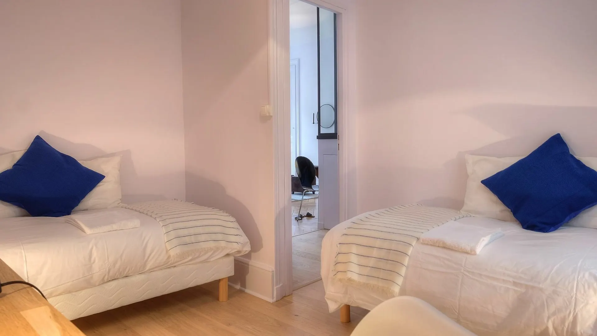 Honore - Hotel Pour Nomades Reveurs - 12 Barre Lyon 0*,  France